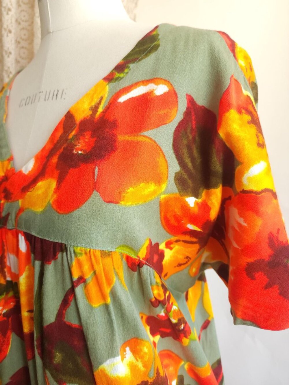 Vintage 1960s Dress with Pockets, Volup Tiki Style Hawaiian Floral Print Mumu in - Picture 10 of 13